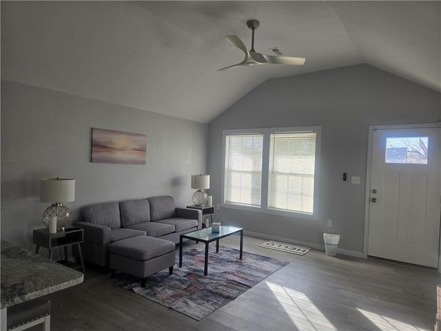 4939 Woodland Avenue, Kansas City, MO 64130