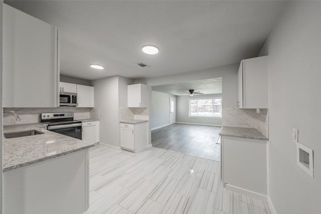 5569 Burton Avenue, Fort Worth, TX 76119