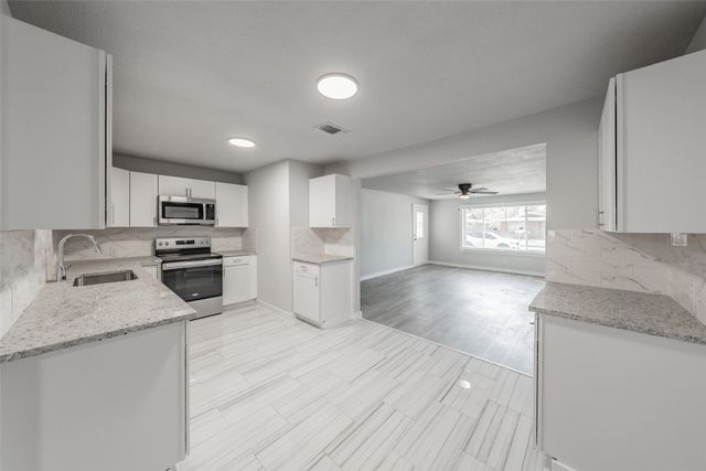 5569 Burton Avenue, Fort Worth, TX 76119