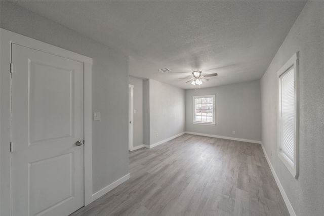 5569 Burton Avenue, Fort Worth, TX 76119