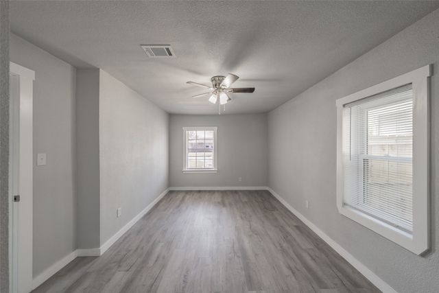 5569 Burton Avenue, Fort Worth, TX 76119