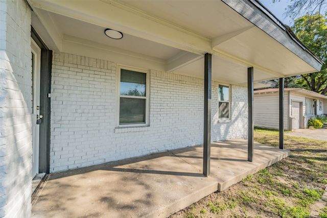 5569 Burton Avenue, Fort Worth, TX 76119