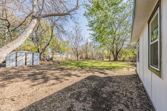 5569 Burton Avenue, Fort Worth, TX 76119