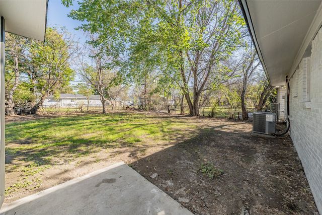 5569 Burton Avenue, Fort Worth, TX 76119