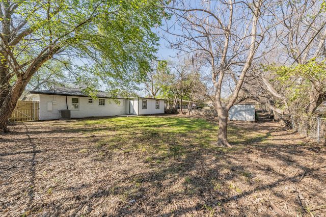 5569 Burton Avenue, Fort Worth, TX 76119