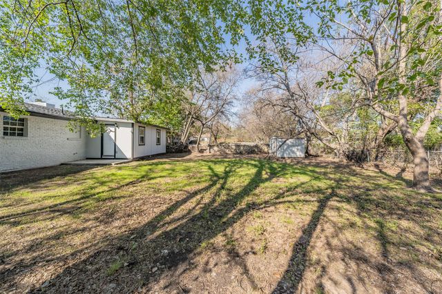 5569 Burton Avenue, Fort Worth, TX 76119