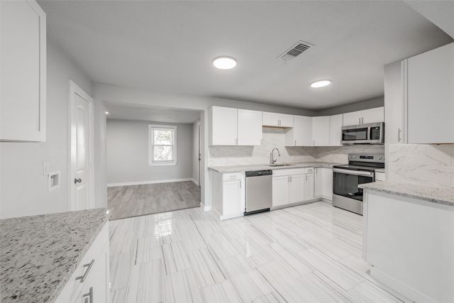 5569 Burton Avenue, Fort Worth, TX 76119