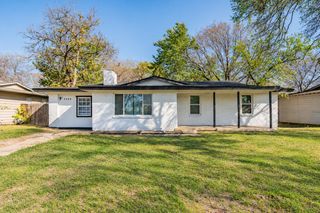 5569 Burton Avenue, Fort Worth, TX 76119