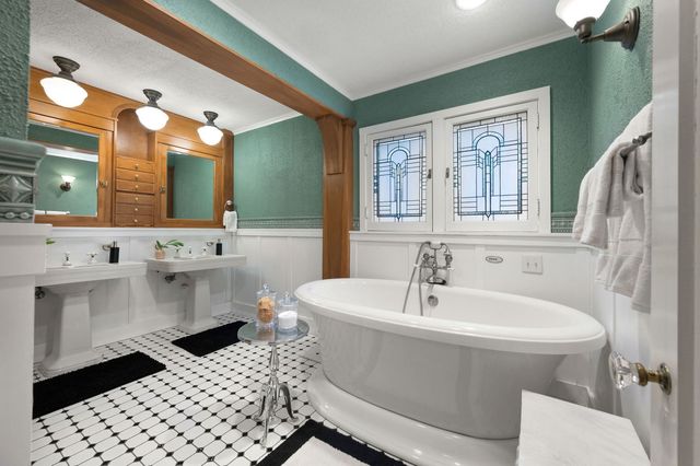 215 Prospect Avenue, Highland Park, IL 60035