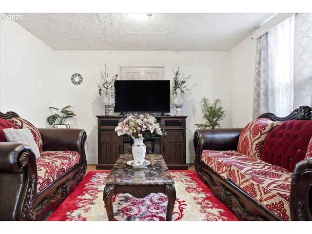 215 Ne GOING St, Portland, OR 97211