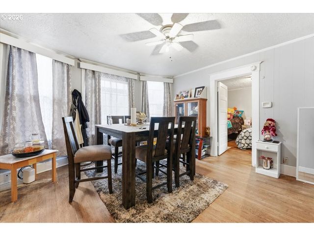 215 Ne GOING St, Portland, OR 97211