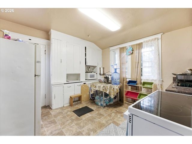 215 Ne GOING St, Portland, OR 97211