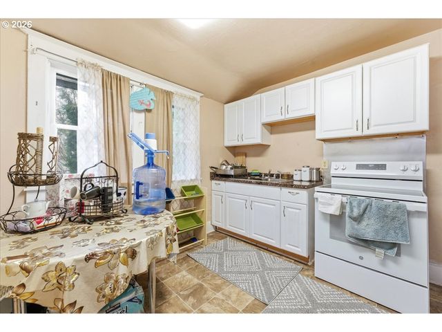 215 Ne GOING St, Portland, OR 97211