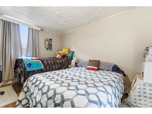 215 Ne GOING St, Portland, OR 97211