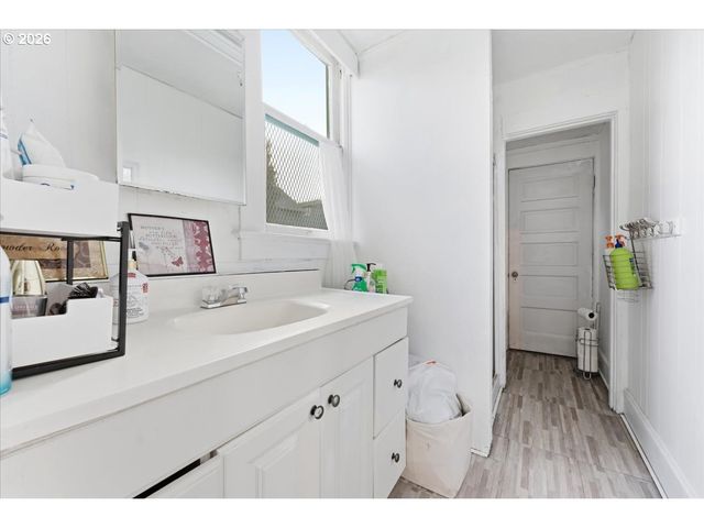 215 Ne GOING St, Portland, OR 97211