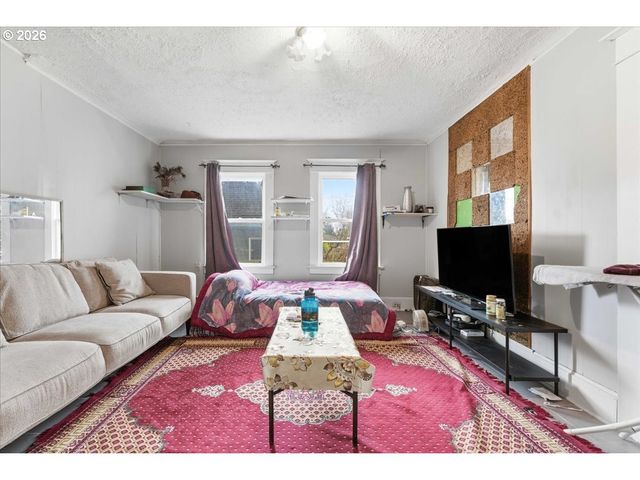 215 Ne GOING St, Portland, OR 97211