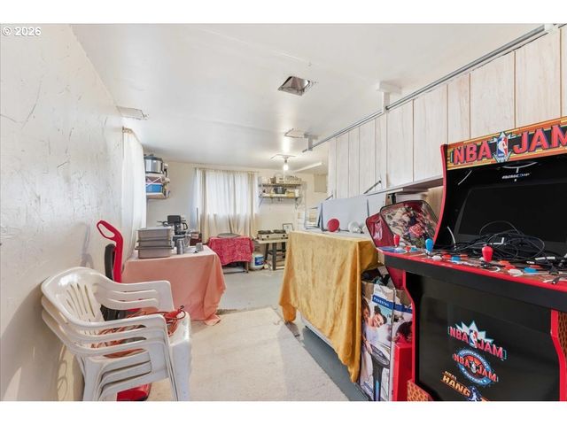 215 Ne GOING St, Portland, OR 97211