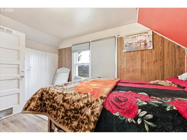 215 Ne GOING St, Portland, OR 97211