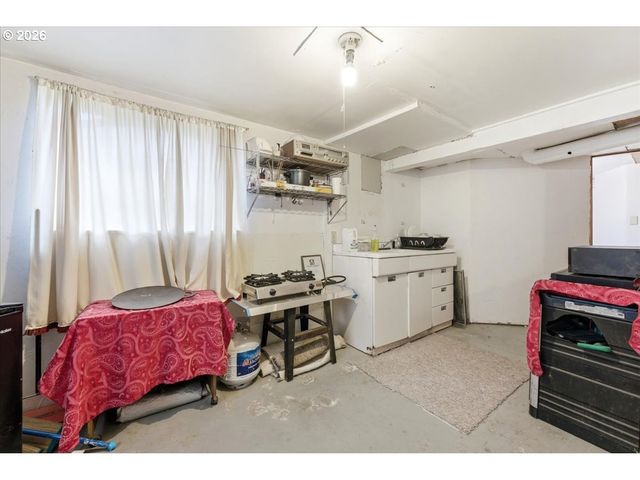 215 Ne GOING St, Portland, OR 97211