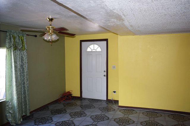 909 Pacific Avenue SW, Albuquerque, NM 87102
