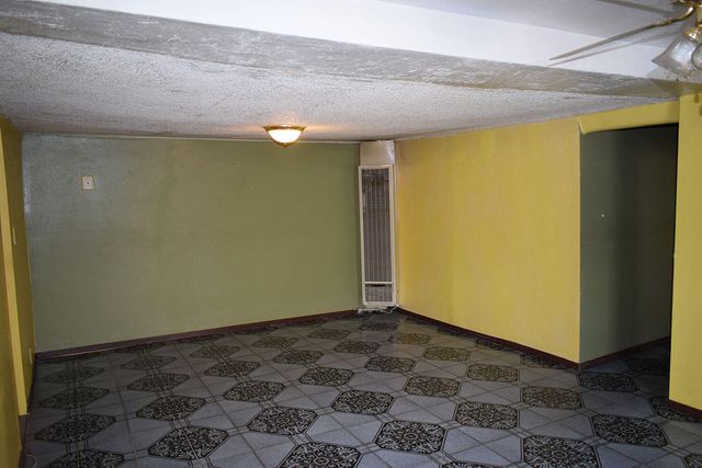 909 Pacific Avenue SW, Albuquerque, NM 87102