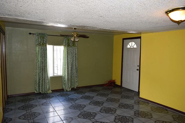 909 Pacific Avenue SW, Albuquerque, NM 87102