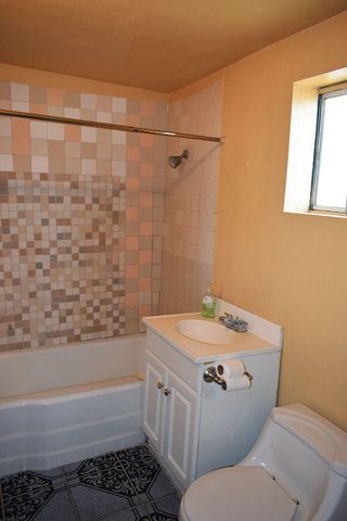 909 Pacific Avenue SW, Albuquerque, NM 87102