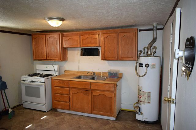 909 Pacific Avenue SW, Albuquerque, NM 87102