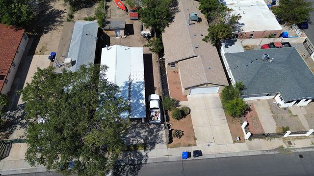 909 Pacific Avenue SW, Albuquerque, NM 87102