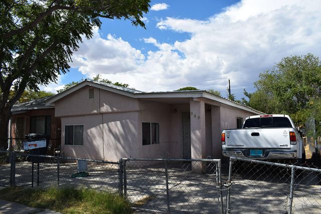 909 Pacific Avenue SW, Albuquerque, NM 87102