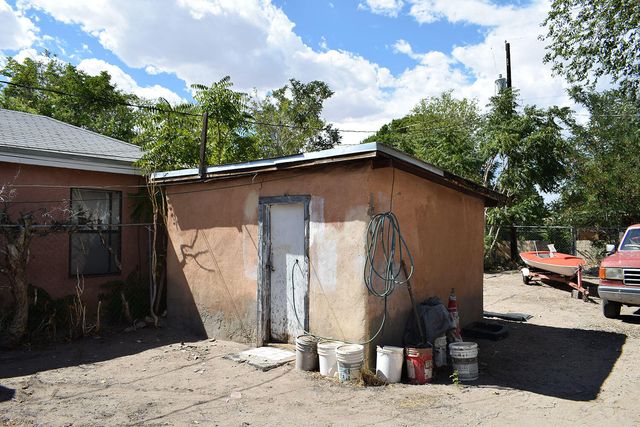 909 Pacific Avenue SW, Albuquerque, NM 87102