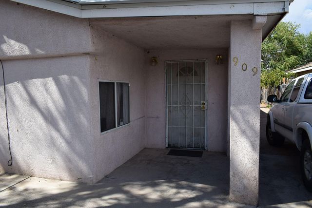 909 Pacific Avenue SW, Albuquerque, NM 87102