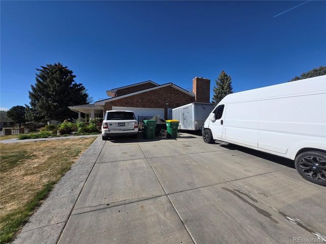3040 Oak Street, Lakewood, CO 80215
