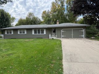 2219 Clare Drive, North Mankato, MN 56003