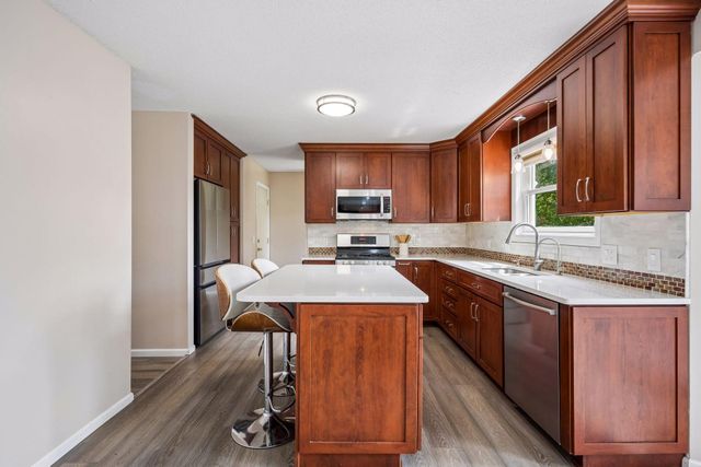 16005 22nd Avenue N, Plymouth, MN 55447