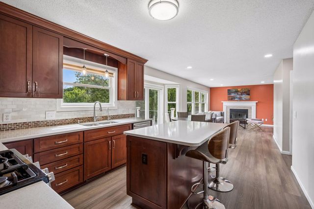 16005 22nd Avenue N, Plymouth, MN 55447
