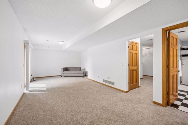 16005 22nd Avenue N, Plymouth, MN 55447