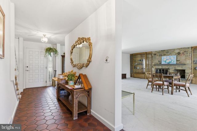 800 PLYMOUTH RD, Gwynedd Valley, PA 19437