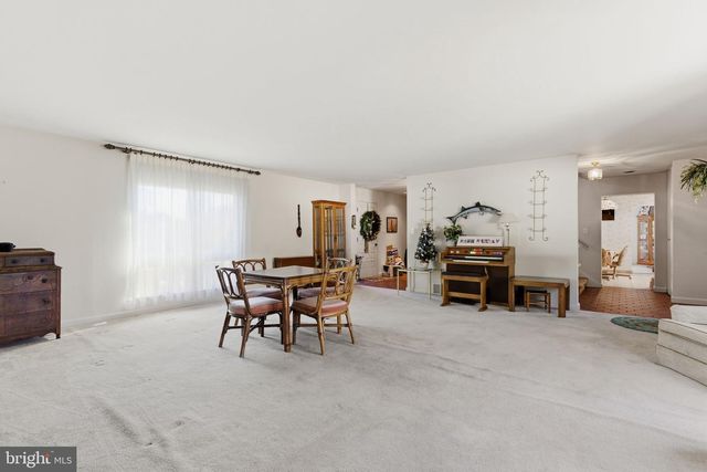 800 PLYMOUTH RD, Gwynedd Valley, PA 19437