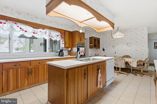 800 PLYMOUTH RD, Gwynedd Valley, PA 19437