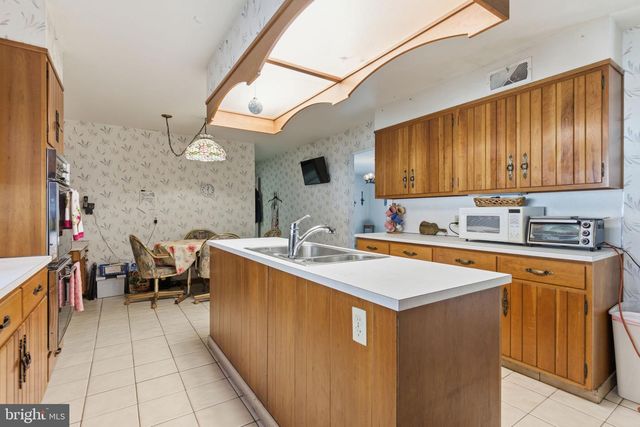 800 PLYMOUTH RD, Gwynedd Valley, PA 19437