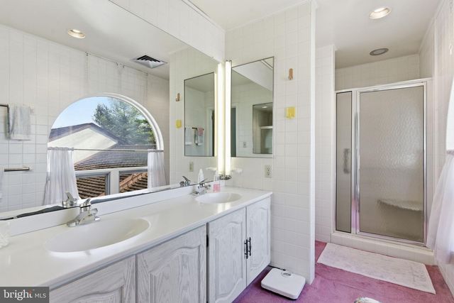 800 PLYMOUTH RD, Gwynedd Valley, PA 19437