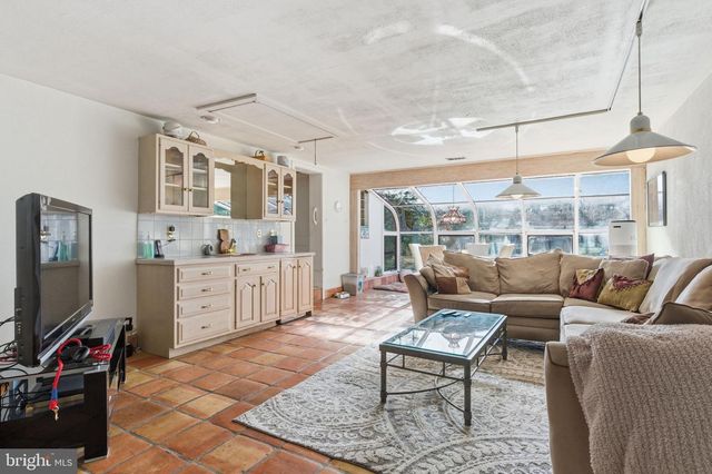 800 PLYMOUTH RD, Gwynedd Valley, PA 19437