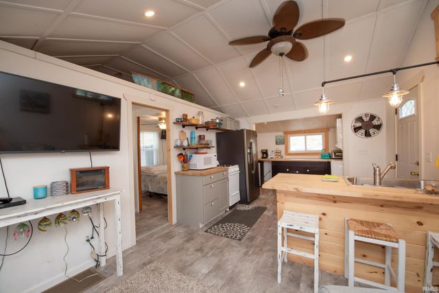 10977 N Lower Lakeshore Drive, Monticello, IN 47960
