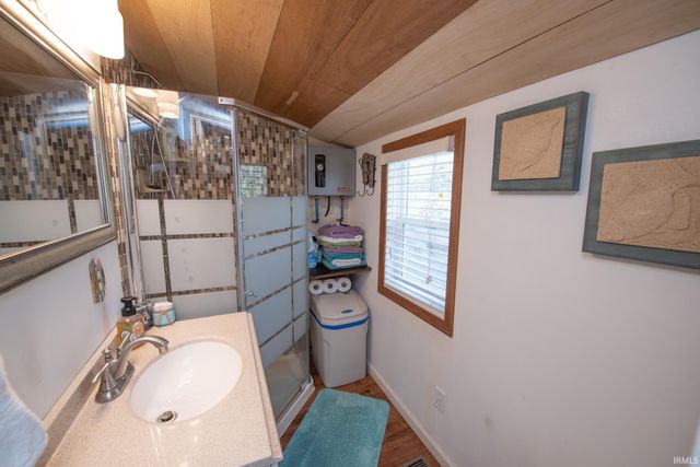 10977 N Lower Lakeshore Drive, Monticello, IN 47960