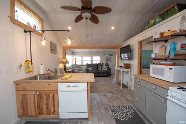 10977 N Lower Lakeshore Drive, Monticello, IN 47960