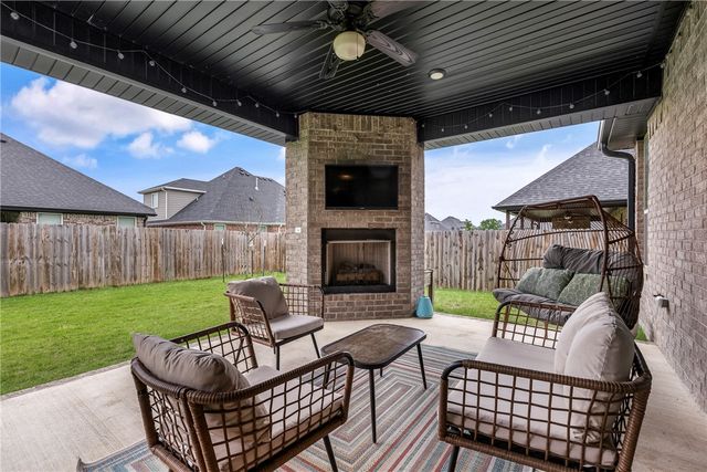 1411 Ocean Drive, Centerton, AR 72719