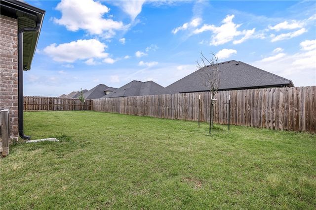 1411 Ocean Drive, Centerton, AR 72719