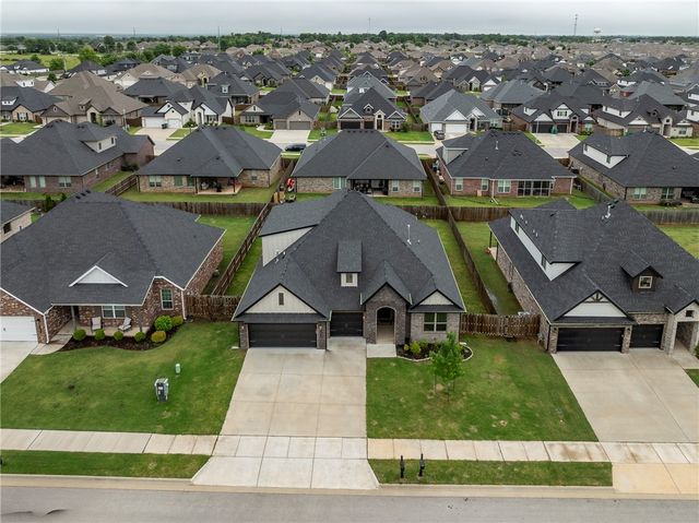 1411 Ocean Drive, Centerton, AR 72719