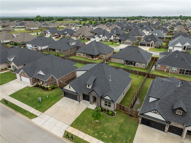 1411 Ocean Drive, Centerton, AR 72719